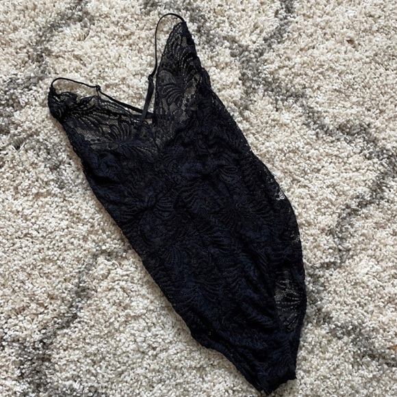 Pretty Little Thing Black lace bodysuit - Picture 2 of 4